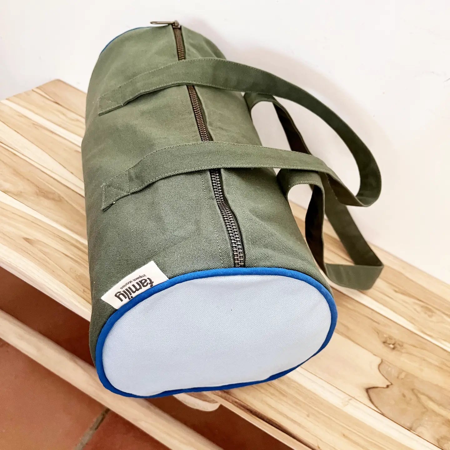 Mini sac polochon bleu ciel - vert olive | Family impact stories