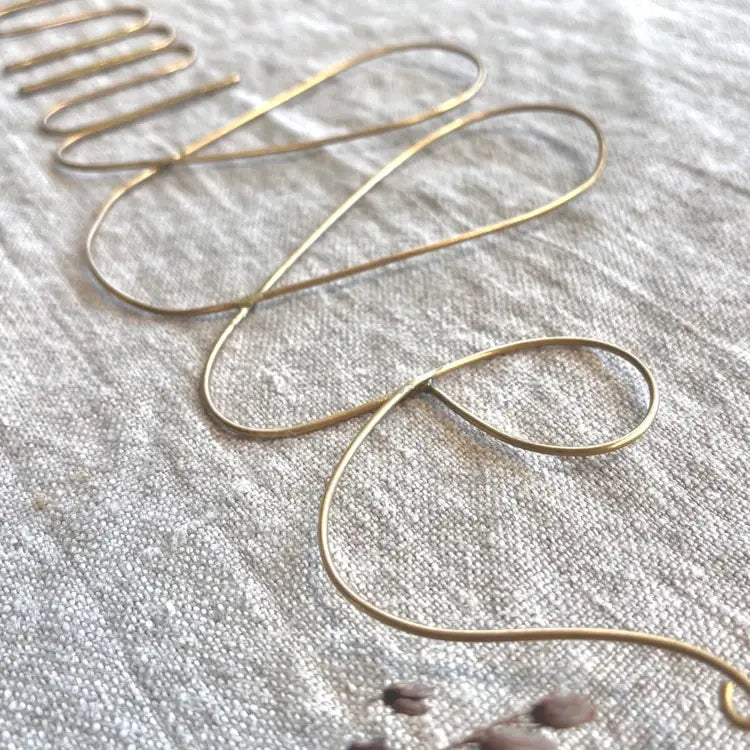 Mot en fil de fer doré "FAMILLE" – Décoration murale artisanale